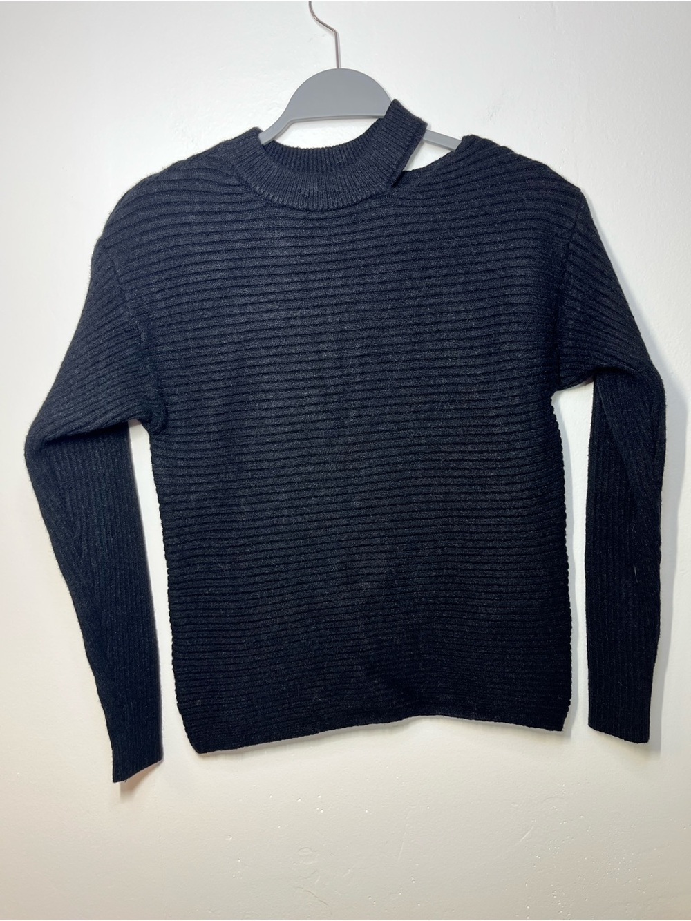 Pink Lily Men's Black Ribbed Crewneck Sweater